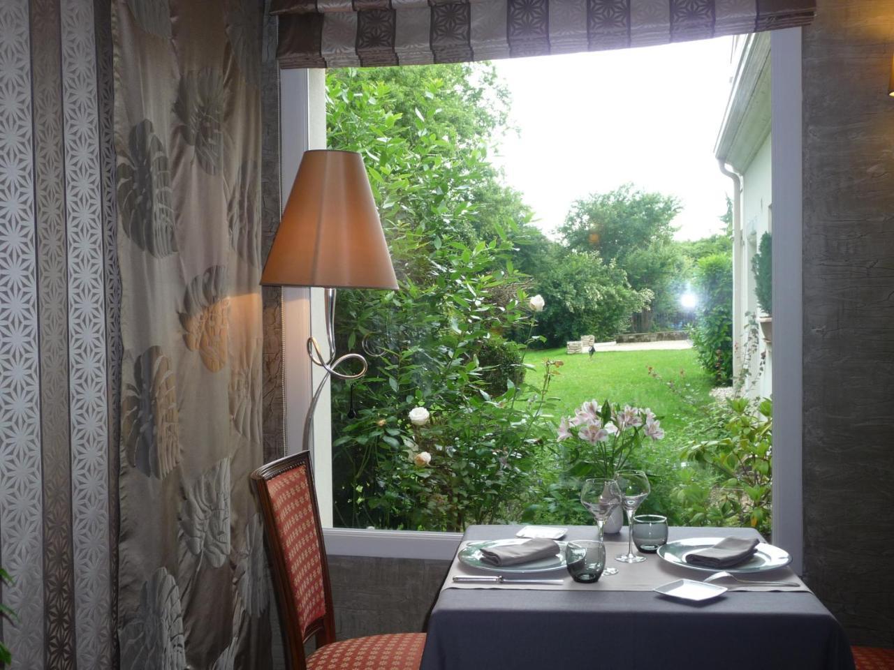 Domaine De L'Echassier, The Originals Relais Hotel Chateaubernard Exterior photo